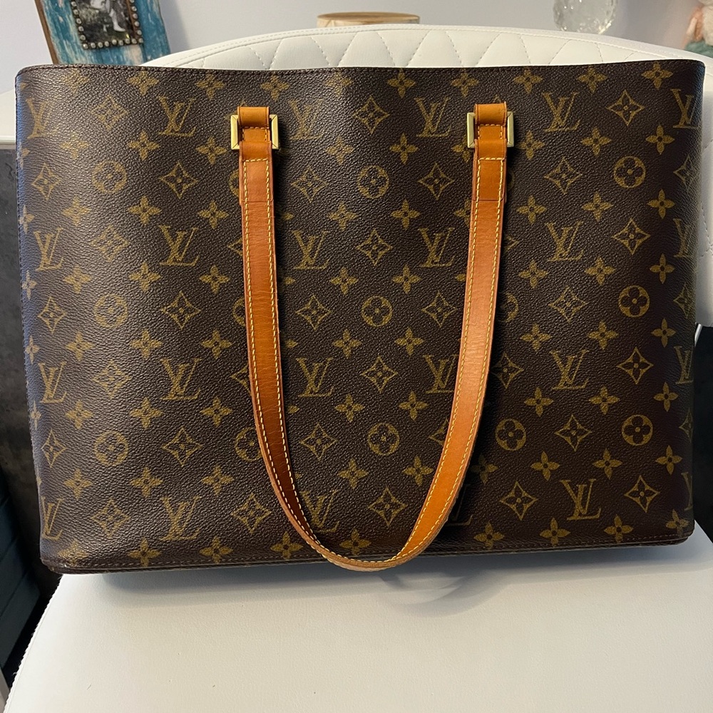 100% Authentic Louis Vuitton Luco Tote